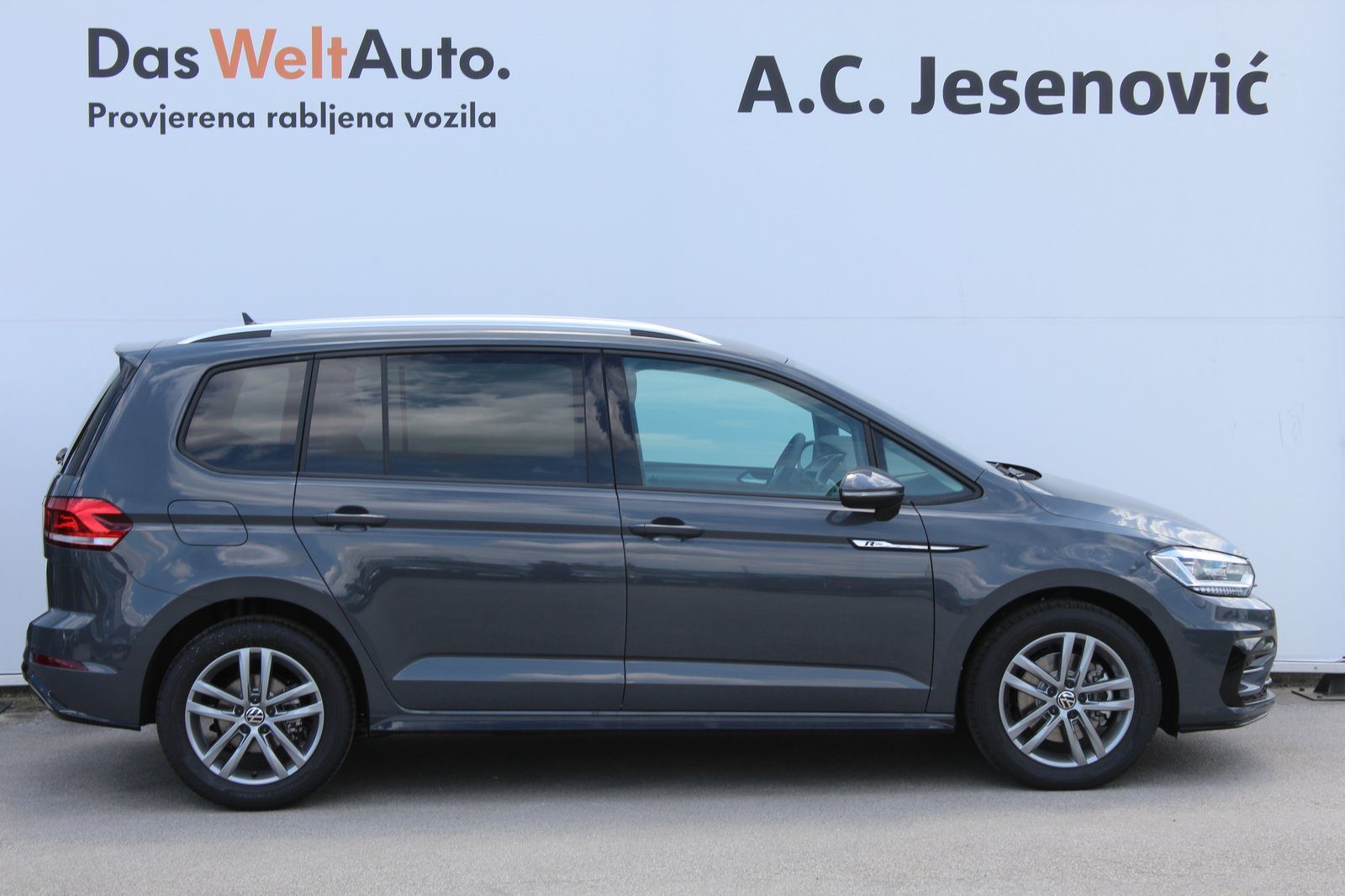 2026 Volkswagen Touran R-Line — fotografija 4