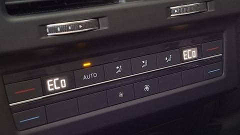 2018 Volkswagen Touareg — sličica 27
