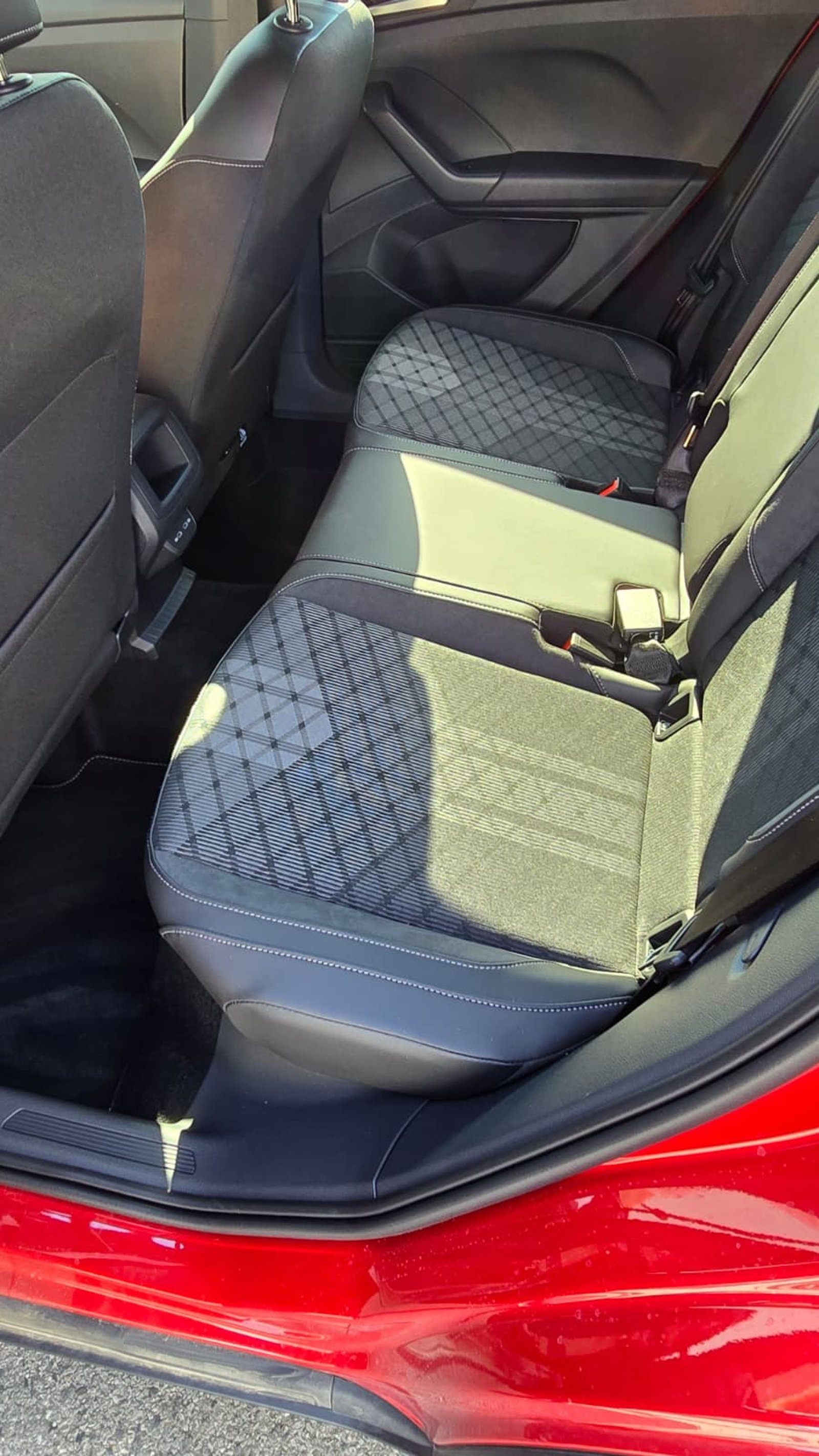 2026 Volkswagen T-Cross R-Line — fotografija 9