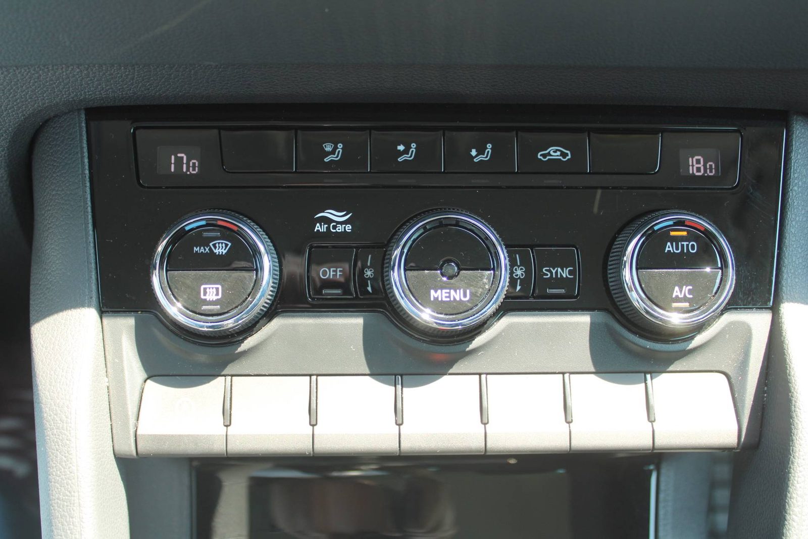 2025 Škoda Karoq — fotografija 18