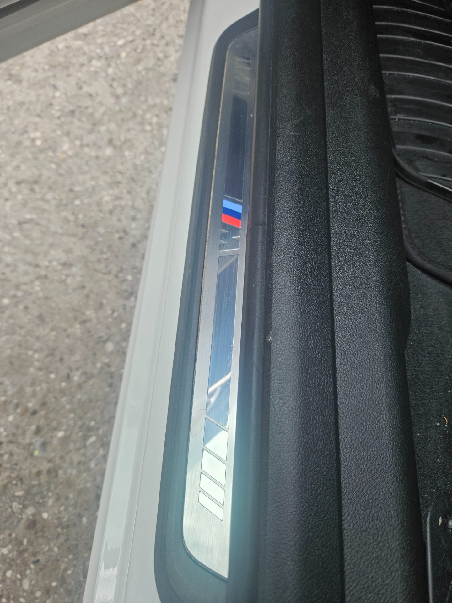 2023 BMW Serija 3 — fotografija 12