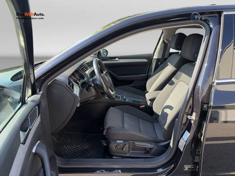 2021 Volkswagen Passat — sličica 11