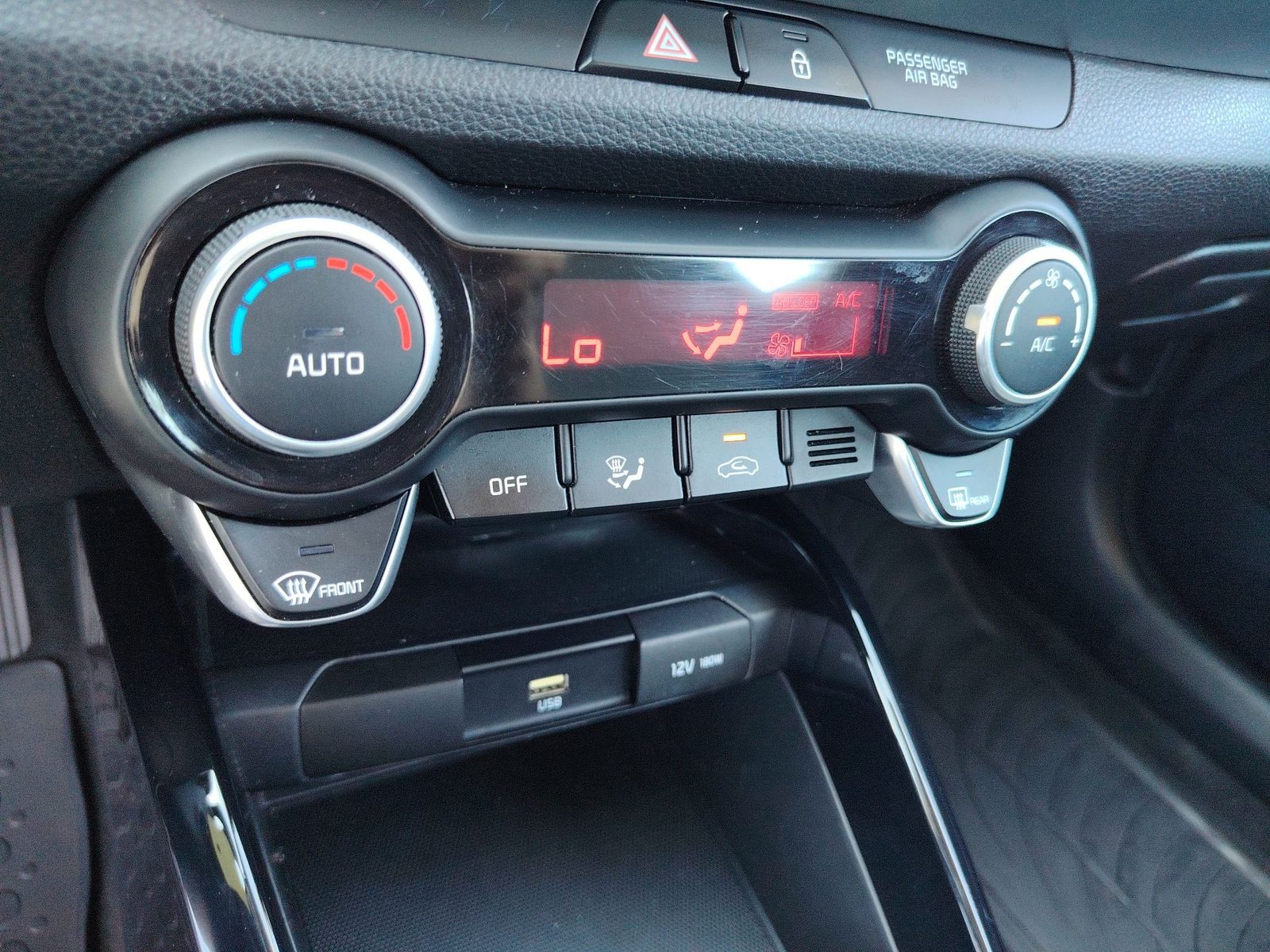 2021 Kia Stonic — fotografija 27