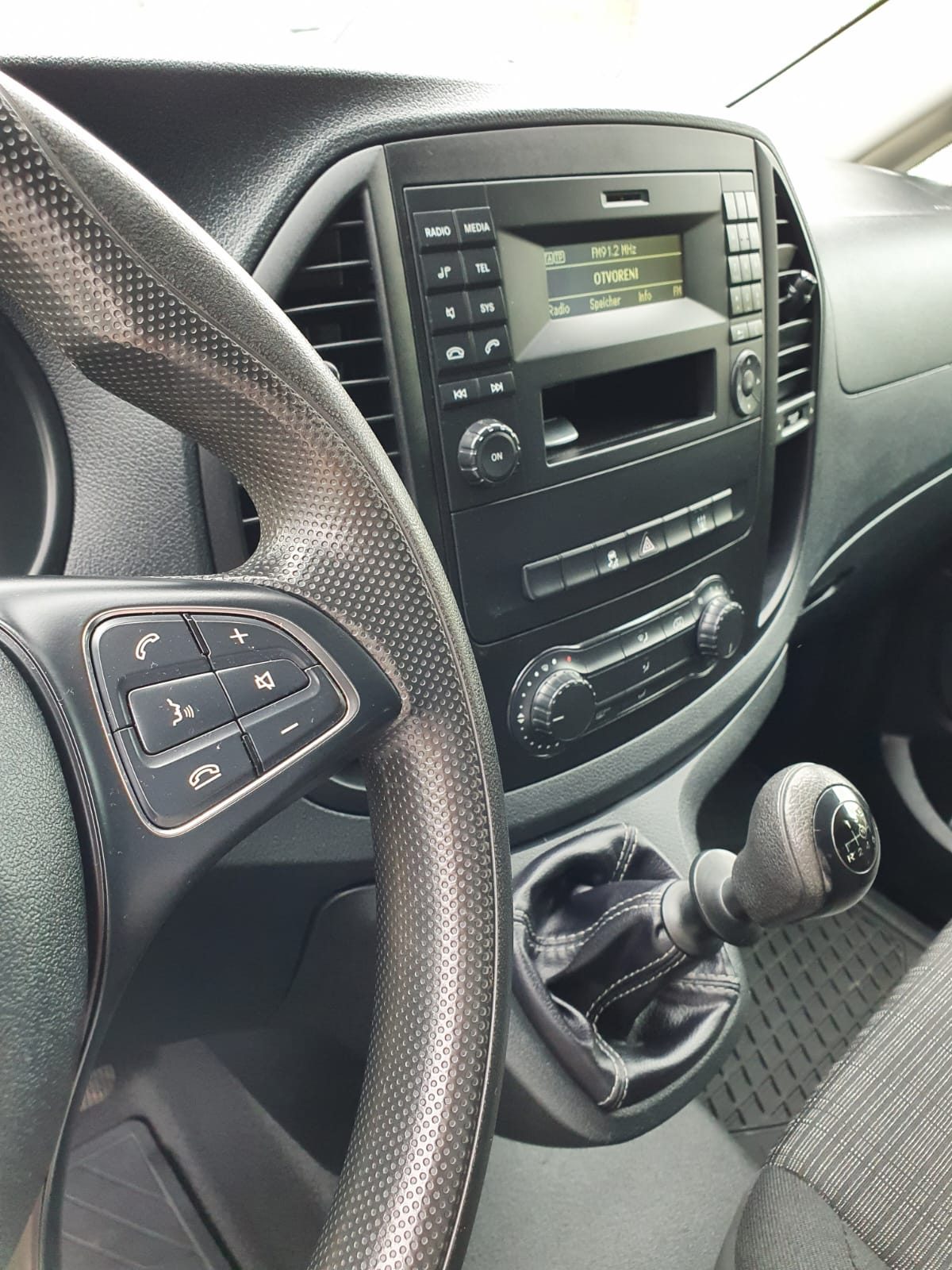 2015 Mercedes-Benz Vito — fotografija 16