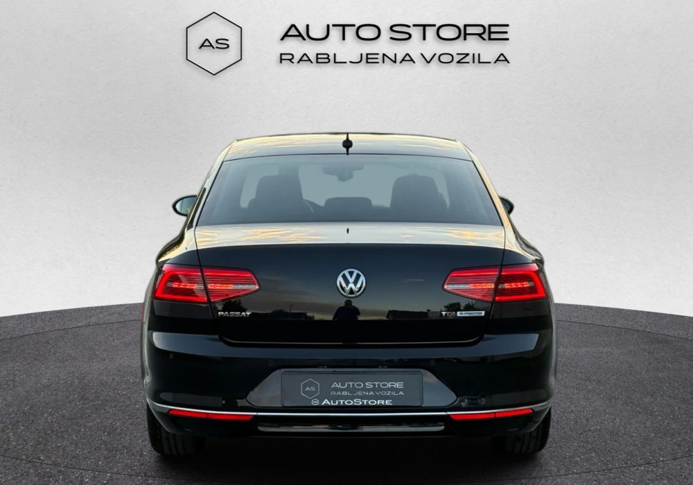 2017 Volkswagen Passat Highline — fotografija 8