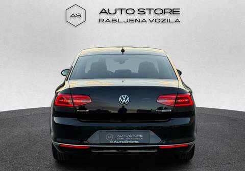2017 Volkswagen Passat Highline — sličica 8