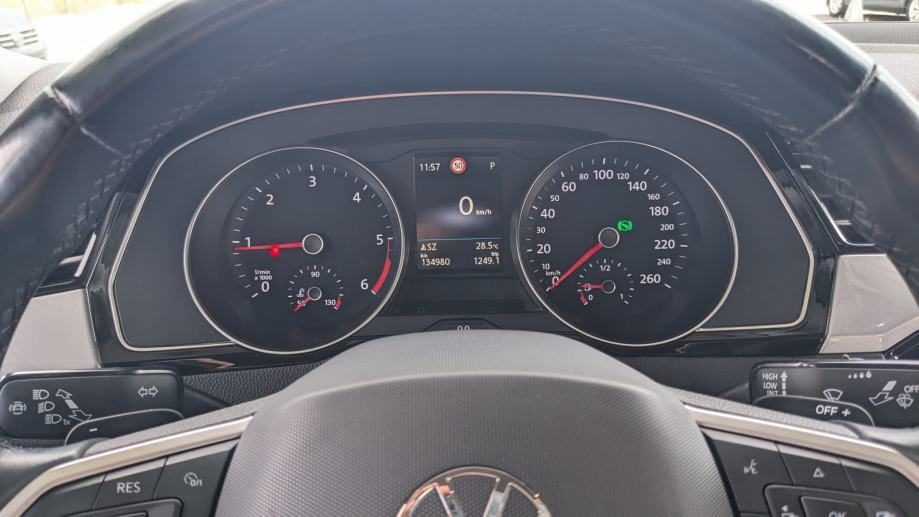 2021 Volkswagen Passat — fotografija 18