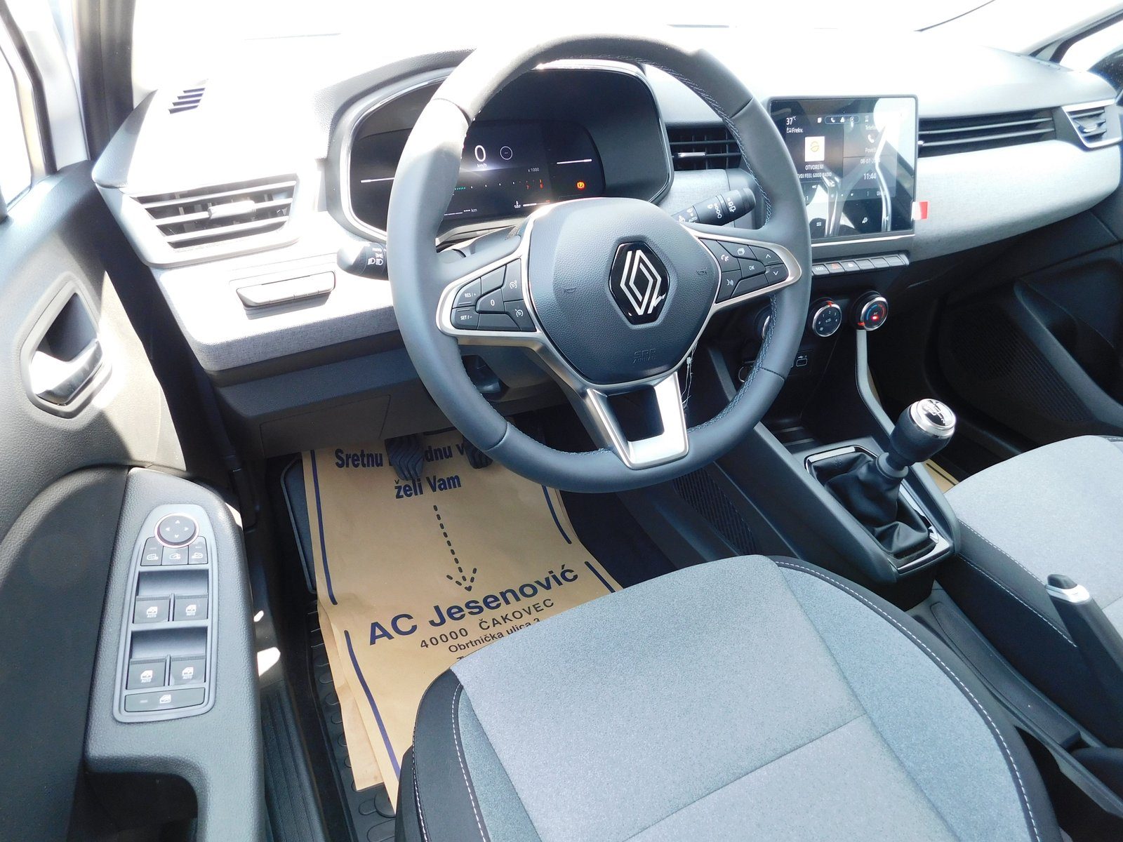 2024 Renault Clio — fotografija 8