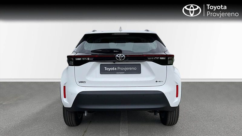 2025 Toyota Yaris Cross — fotografija 4