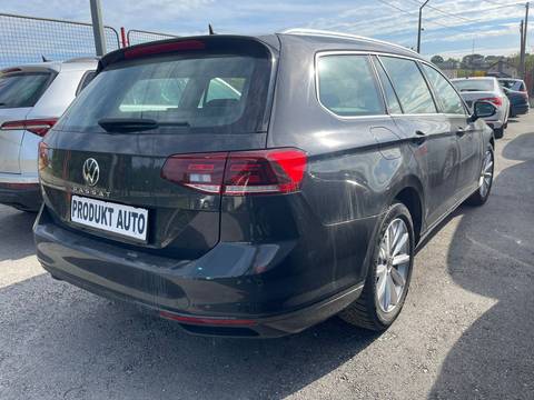 2021 Volkswagen Passat — sličica 2