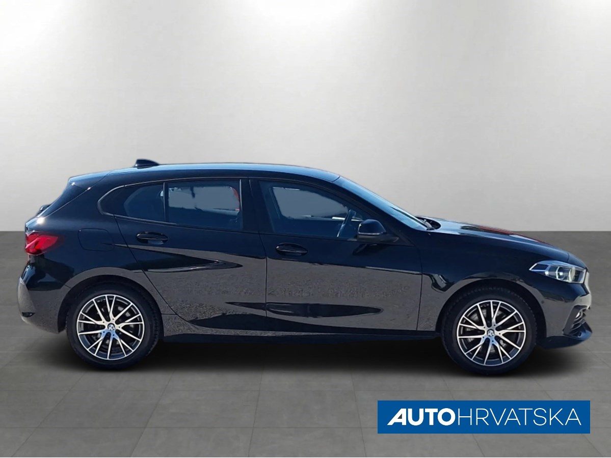 2022 BMW Serija 1 — fotografija 5