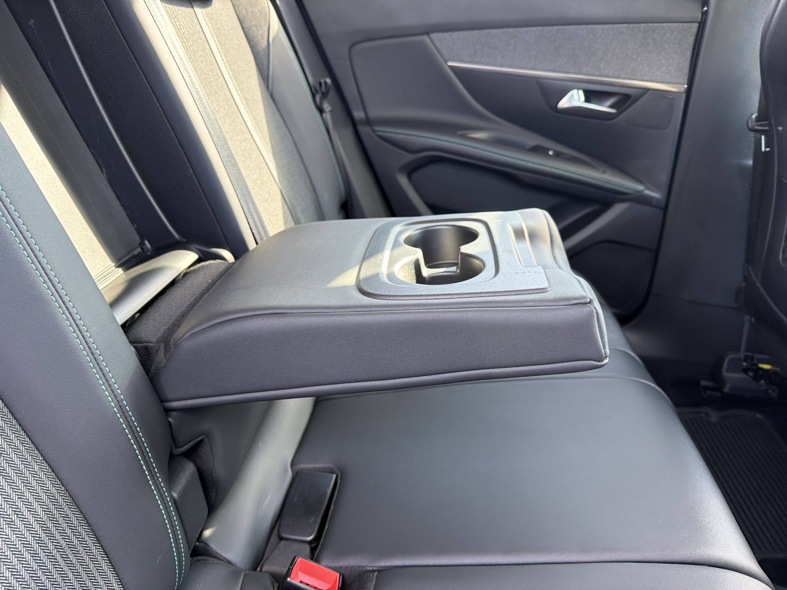 2022 Peugeot 3008 — fotografija 22
