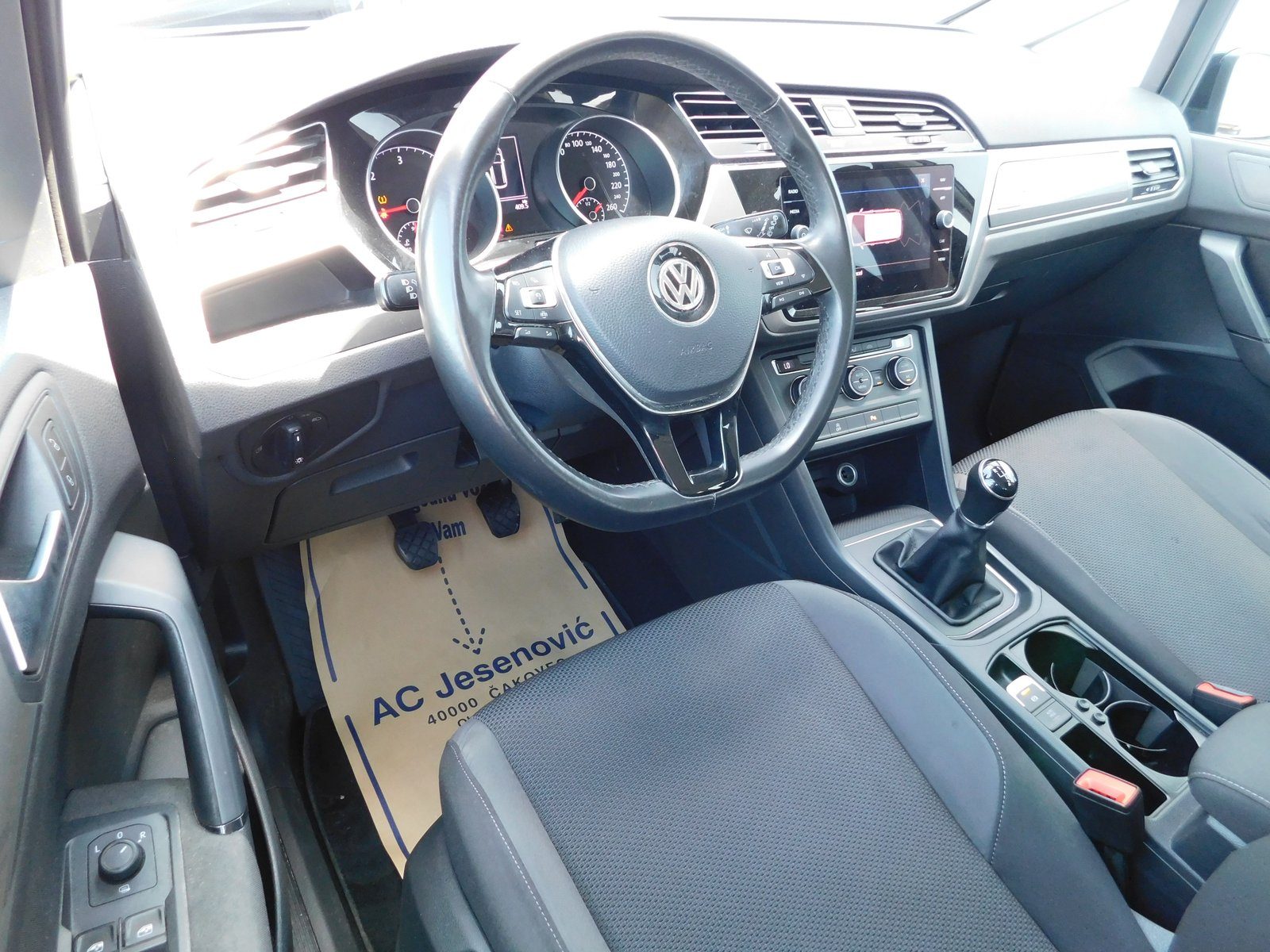 2018 Volkswagen Touran — fotografija 9