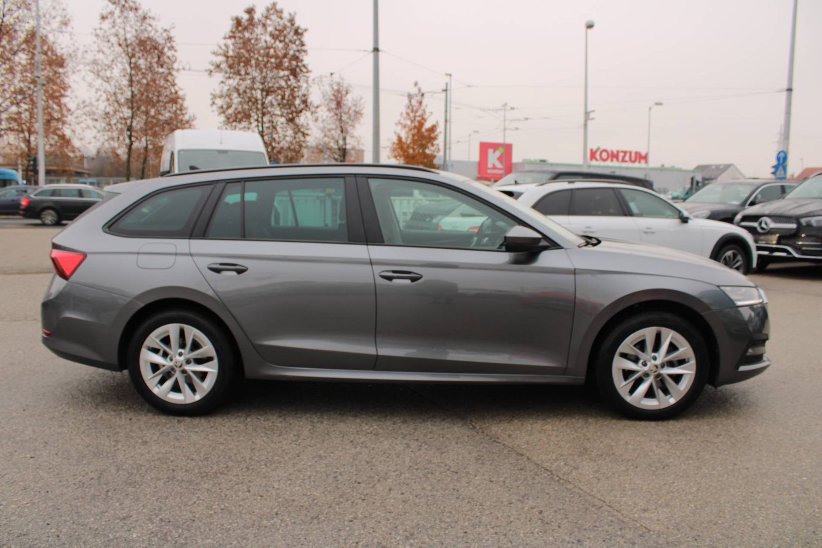 2022 Škoda Octavia Combi — fotografija 4