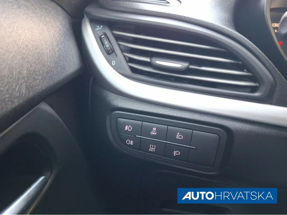 2017 Fiat Tipo — fotografija 24