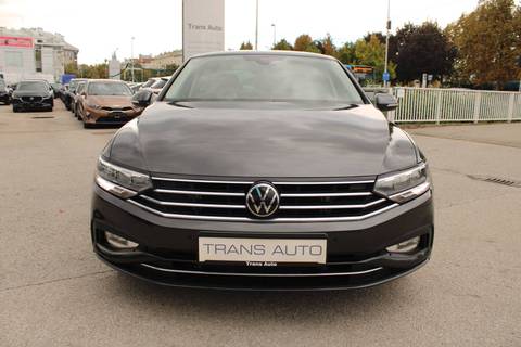 2022 Volkswagen Passat — sličica 2