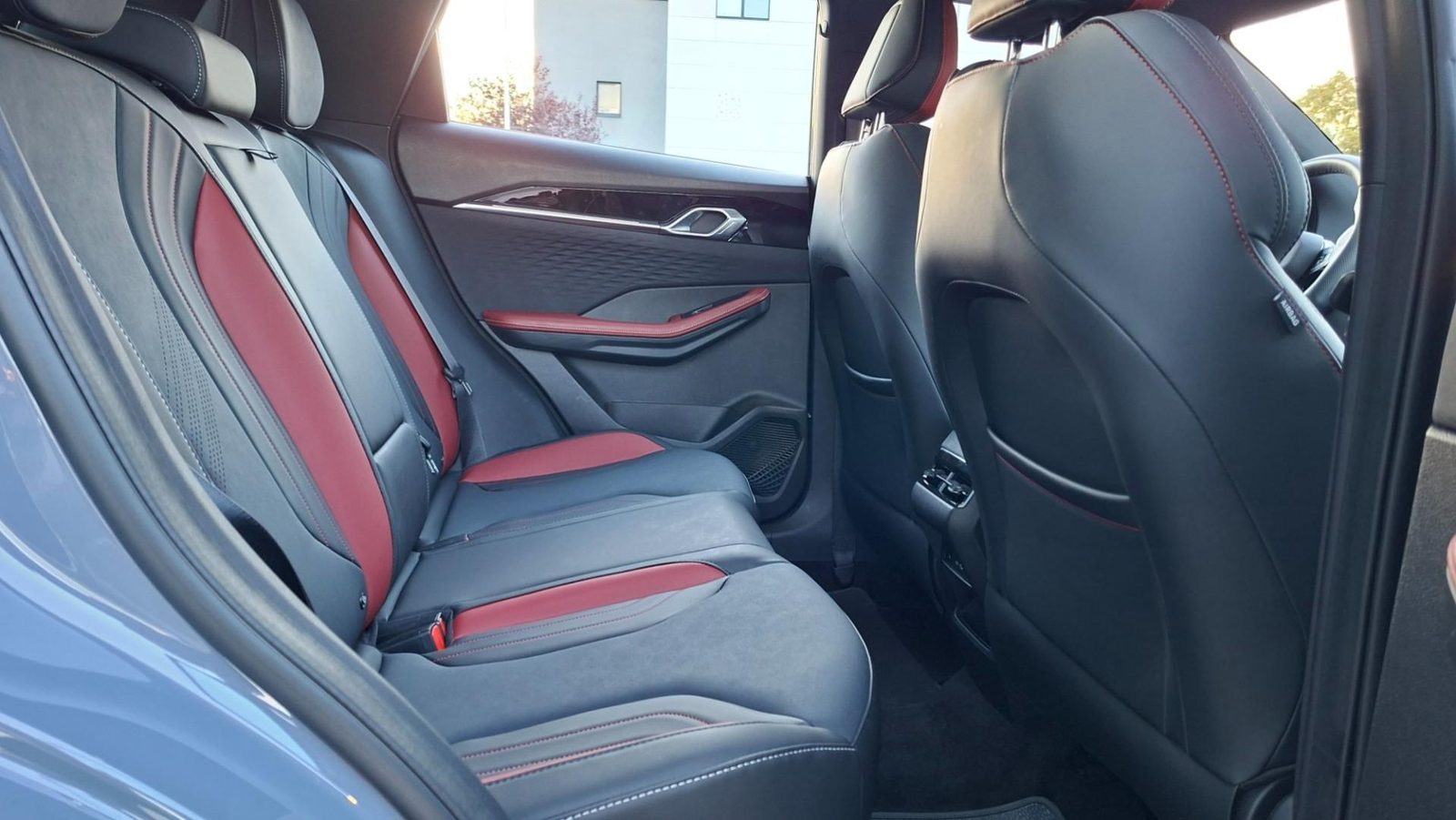 2024 Geely Coolray — fotografija 6