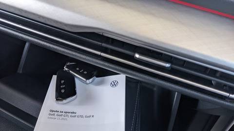 2022 Volkswagen Golf — sličica 25