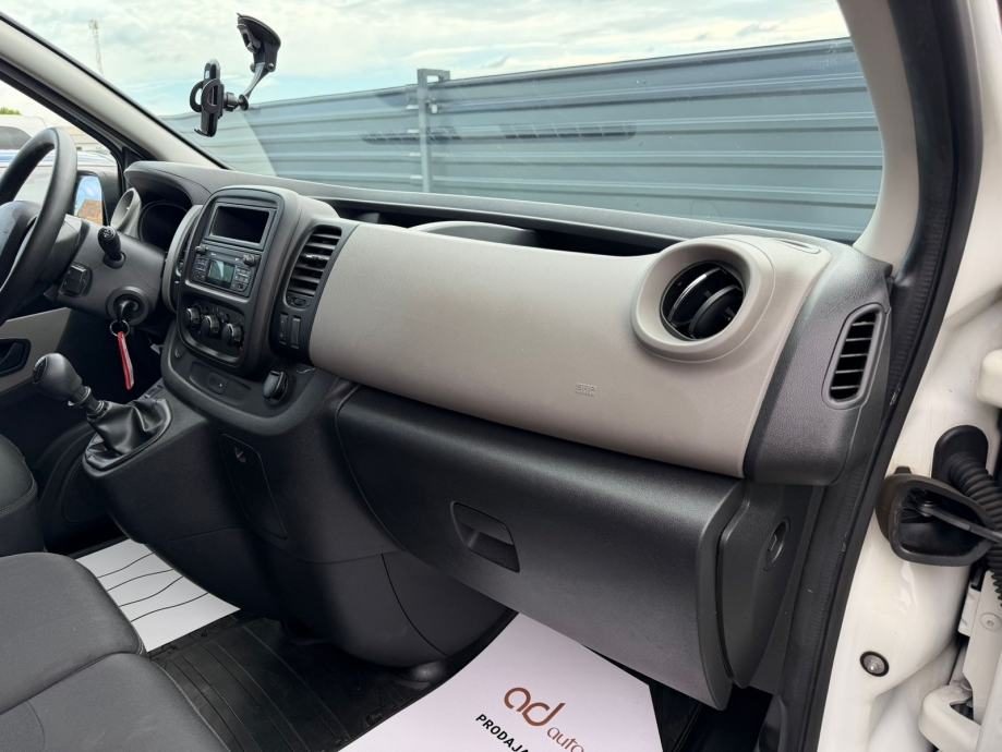 2015 Renault Trafic — fotografija 21