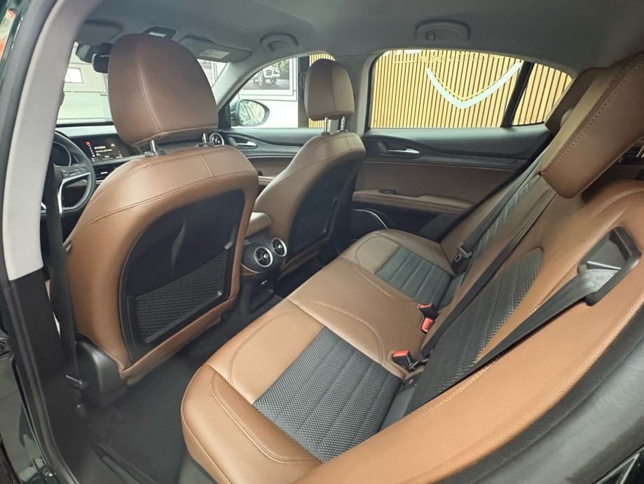 2019 Alfa Romeo Stelvio — fotografija 7