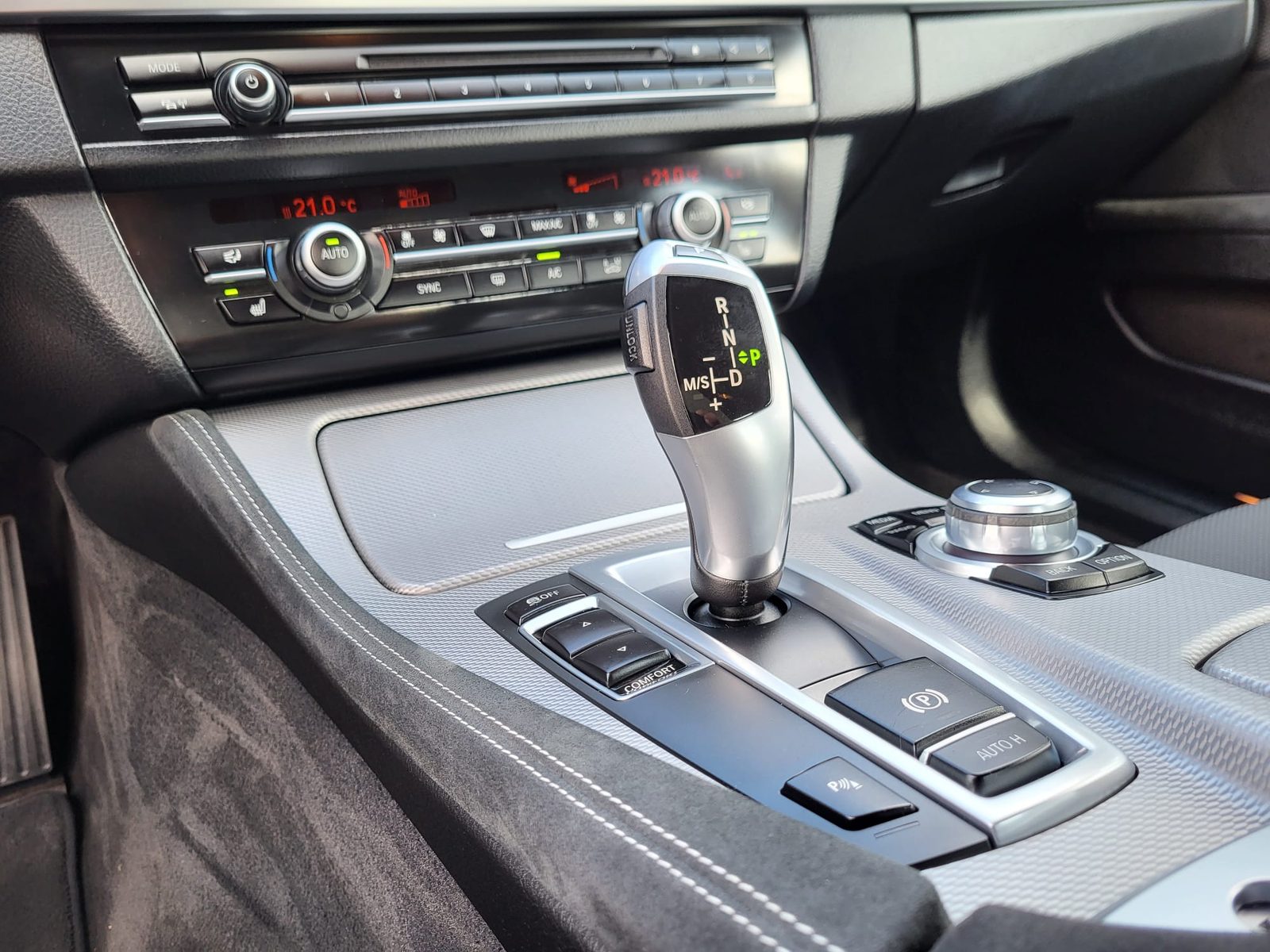 2015 BMW Serija 5 — fotografija 12