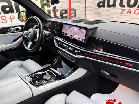 2023 BMW X5 — sličica 18