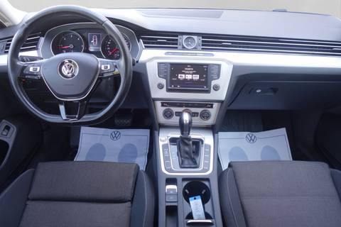 2017 Volkswagen Passat — sličica 9