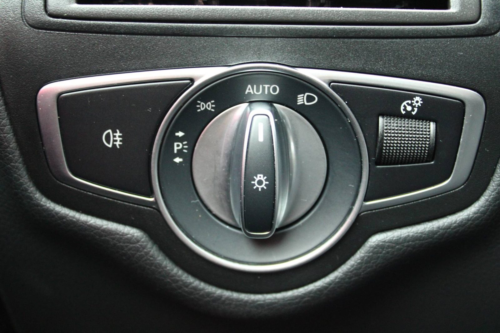 2022 Mercedes-Benz GLC — fotografija 16