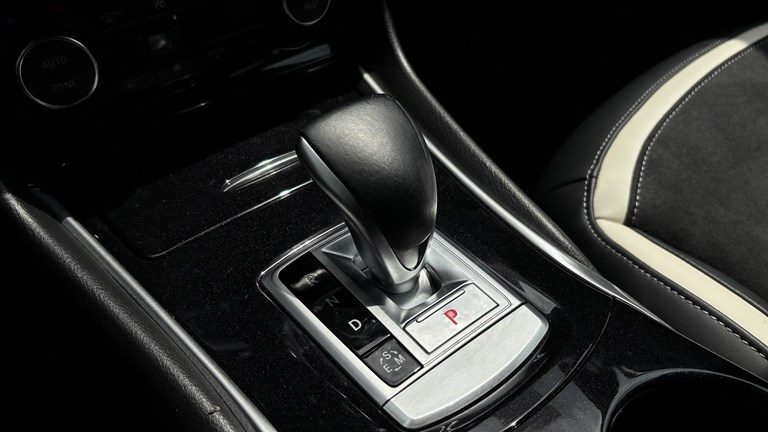 2017 Infiniti Q30 — fotografija 13
