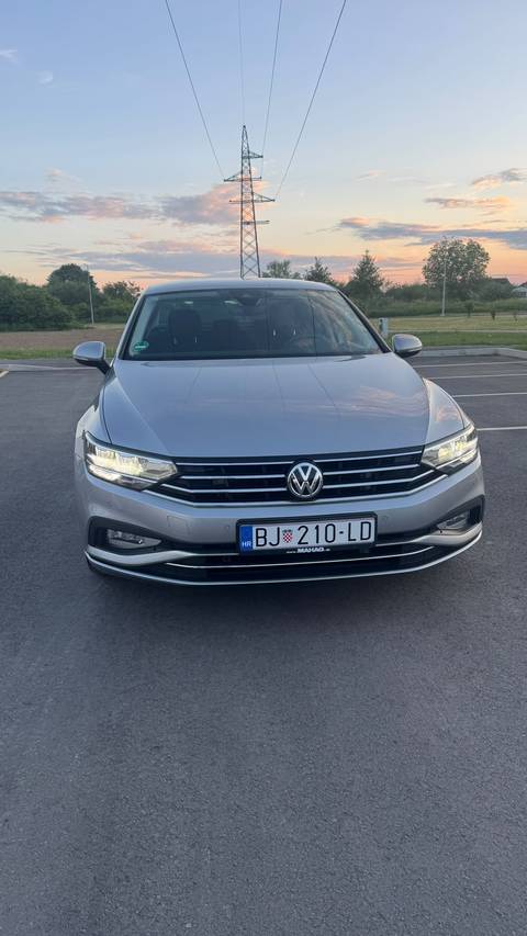 2020 Volkswagen Passat — sličica 2