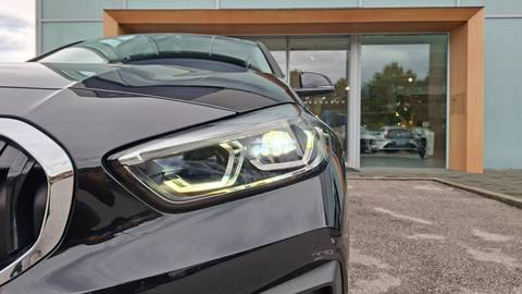 2023 BMW Serija 1