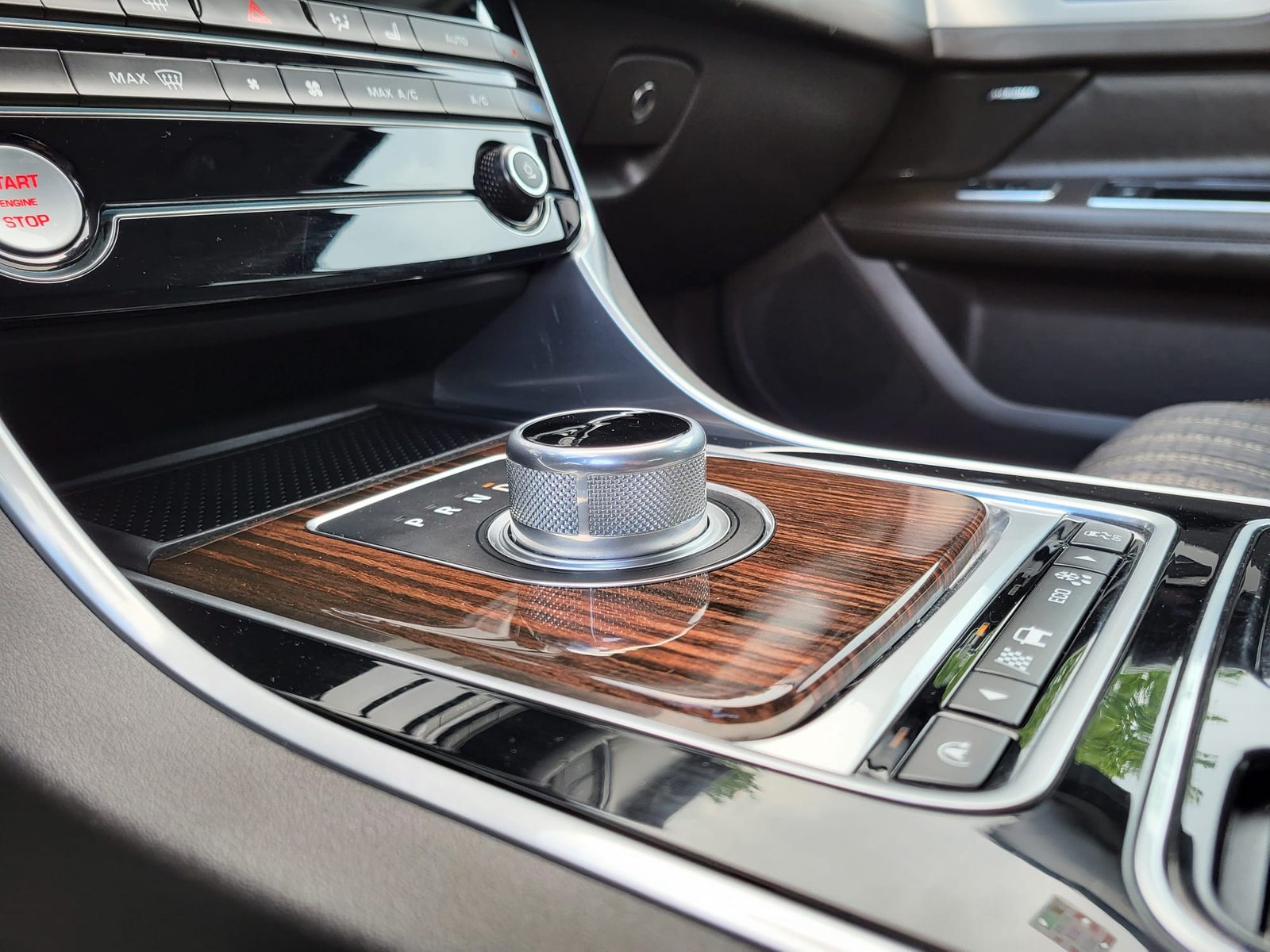 2015 Jaguar XF — fotografija 18