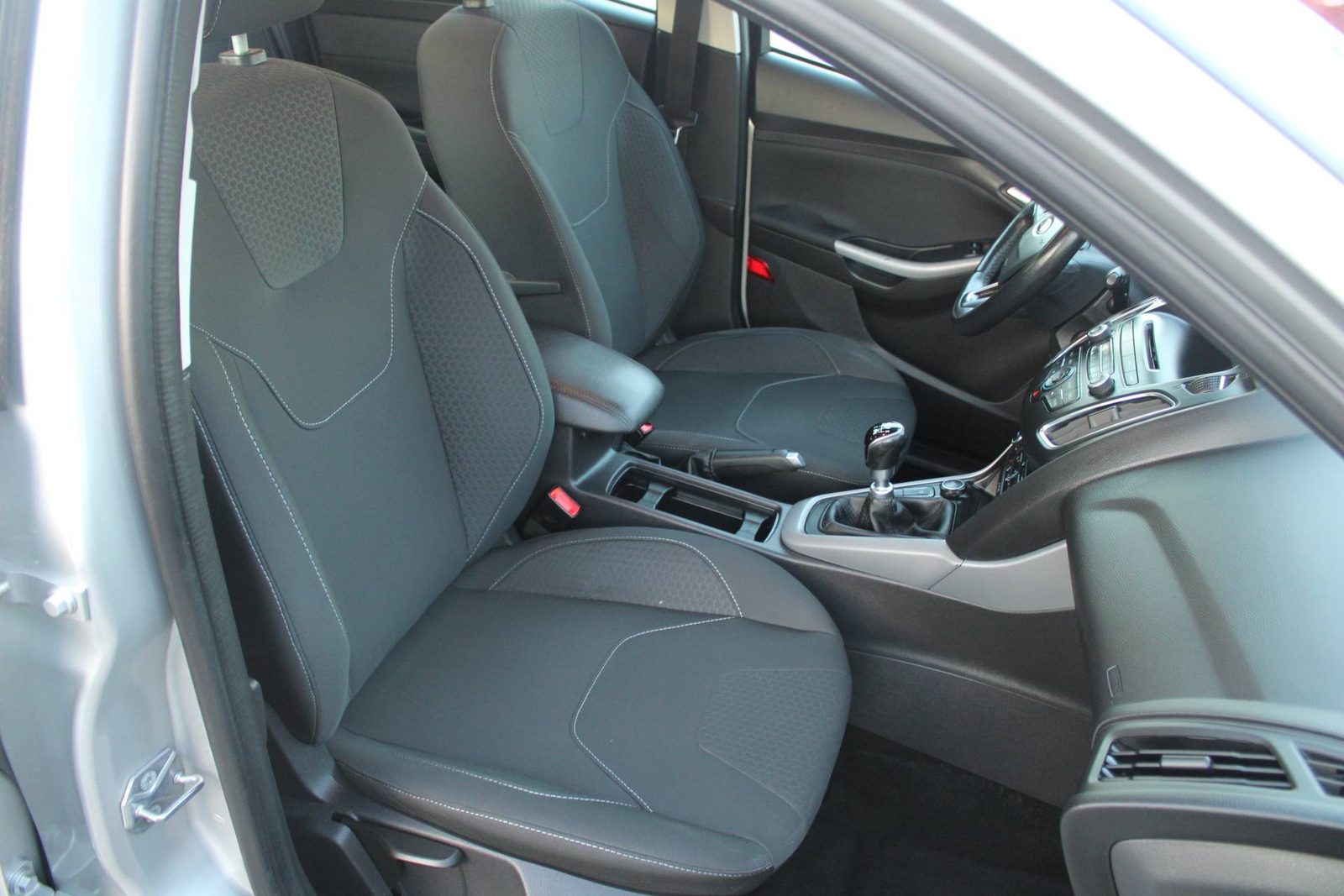 2016 Ford Focus karavan — fotografija 12