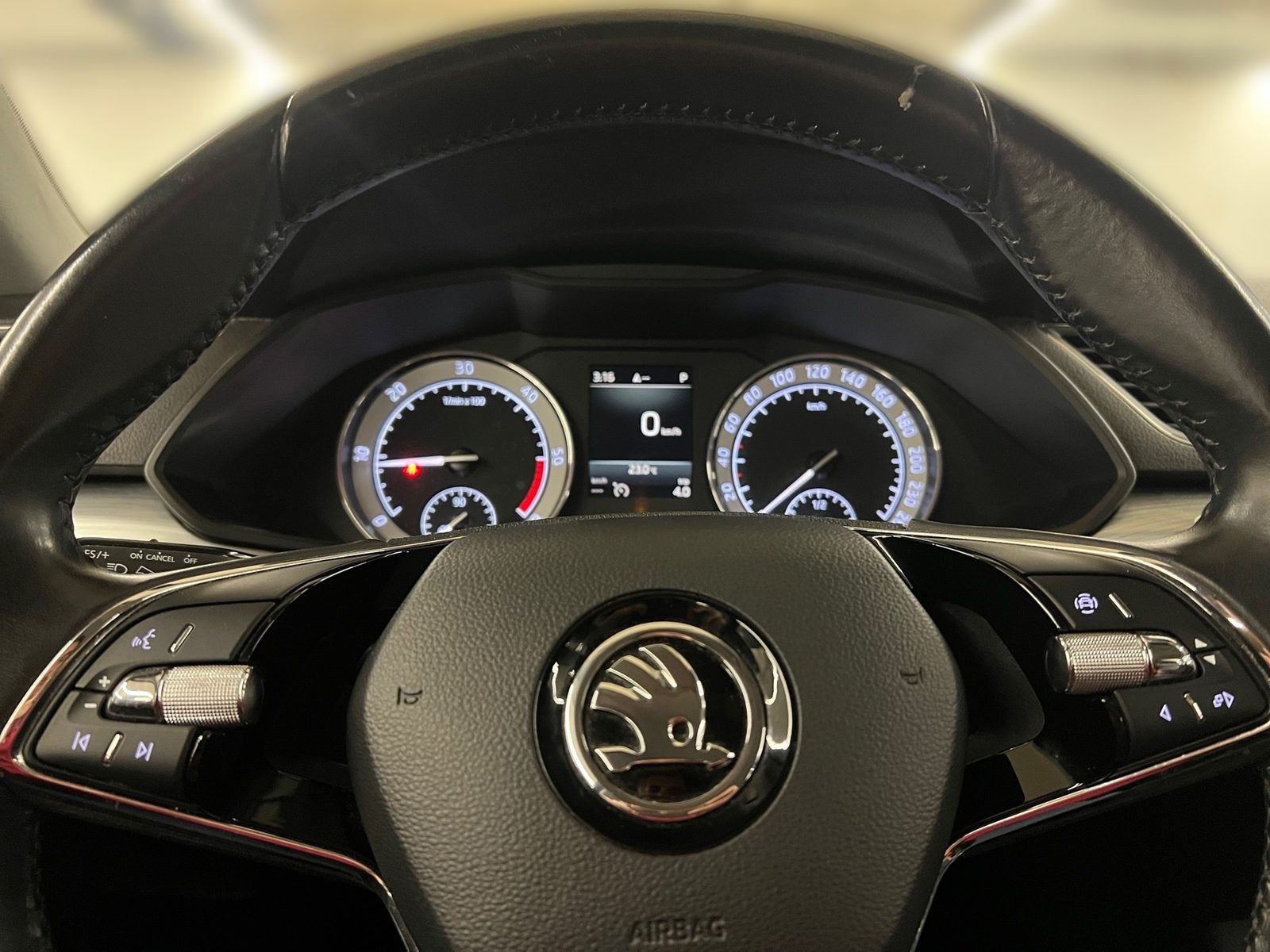 2021 Škoda Superb — fotografija 16
