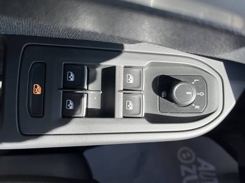 2024 Volkswagen Golf — sličica 30