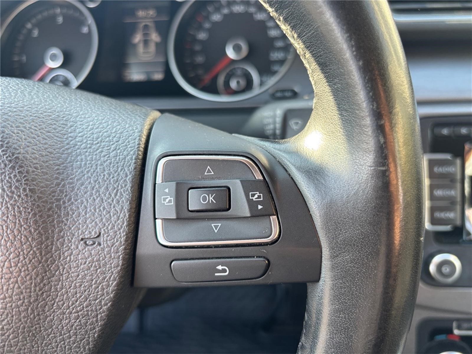 2011 Volkswagen Passat — fotografija 15