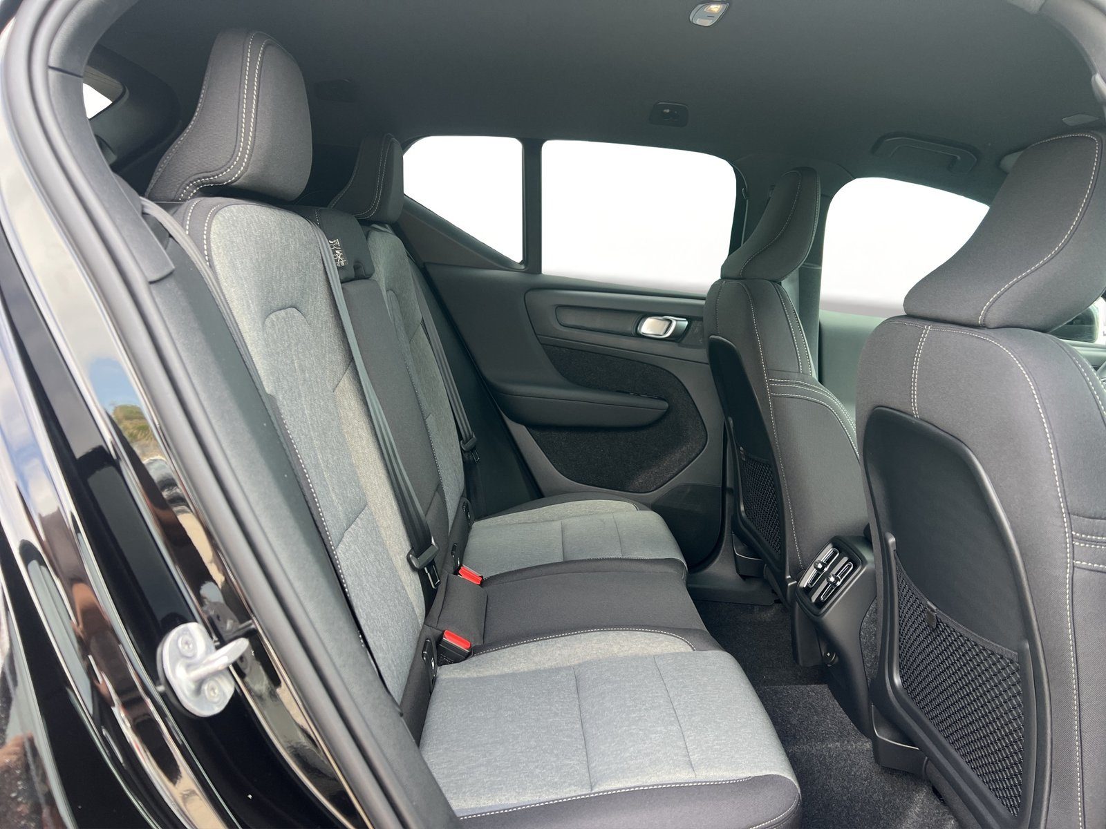 2026 Volvo XC40 — fotografija 17