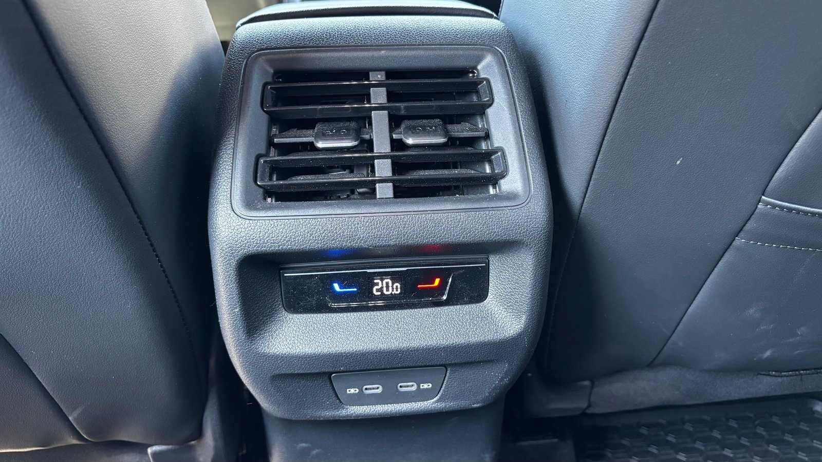 2024 Volkswagen Tiguan R-Line — fotografija 23