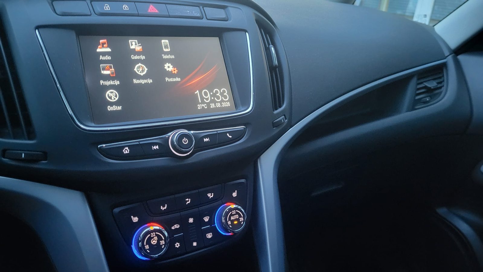 2018 Opel Zafira — fotografija 18
