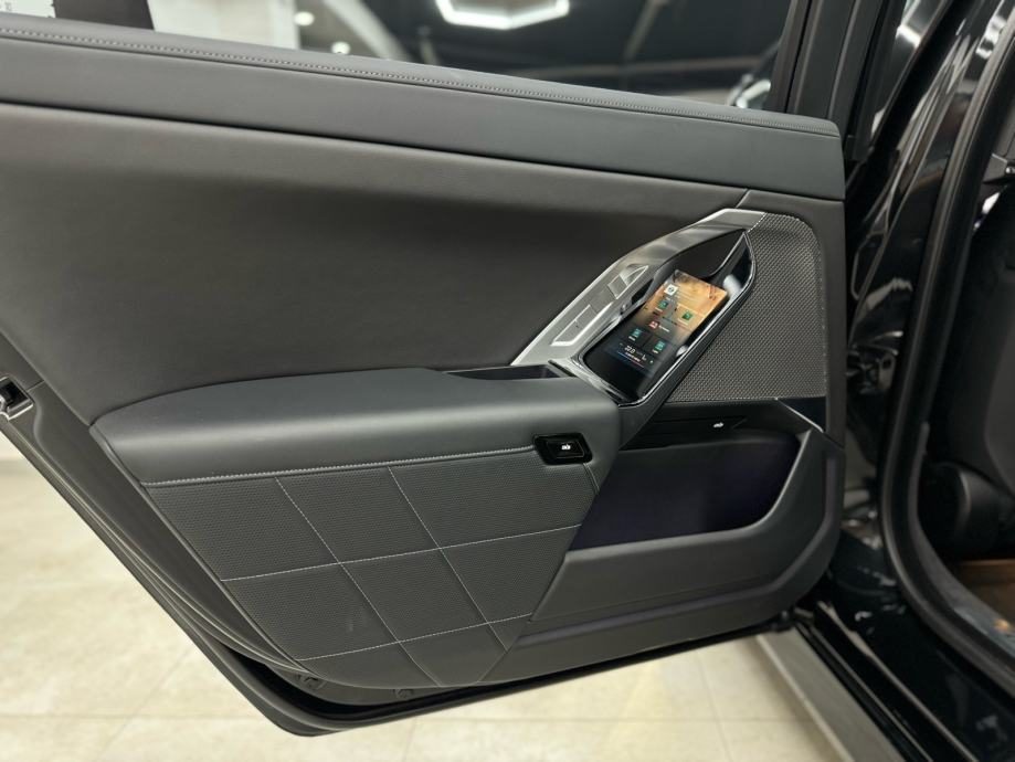 2023 BMW Serija 7 — fotografija 11