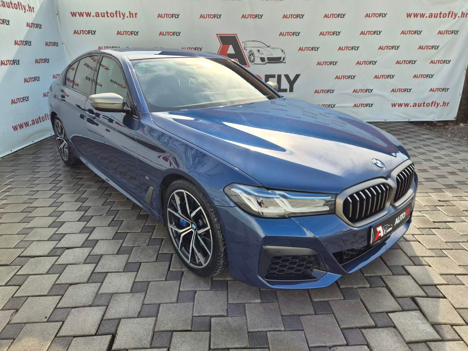 2020 BMW Serija 5 M Sport — fotografija 10