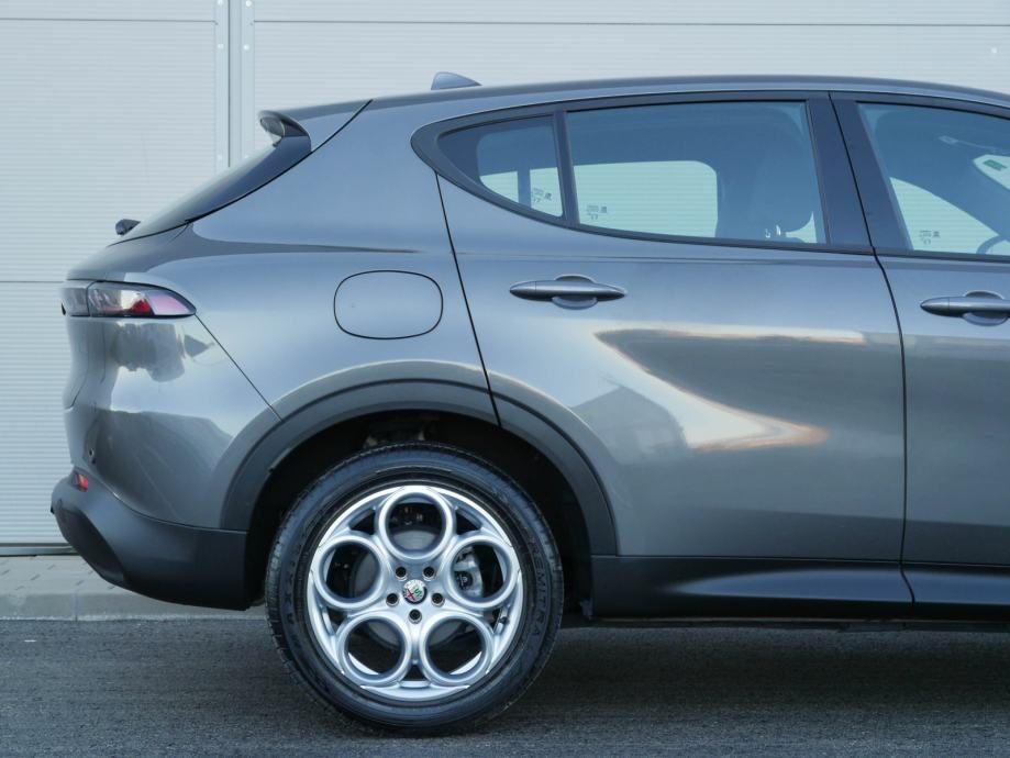 2023 Alfa Romeo Tonale — fotografija 13
