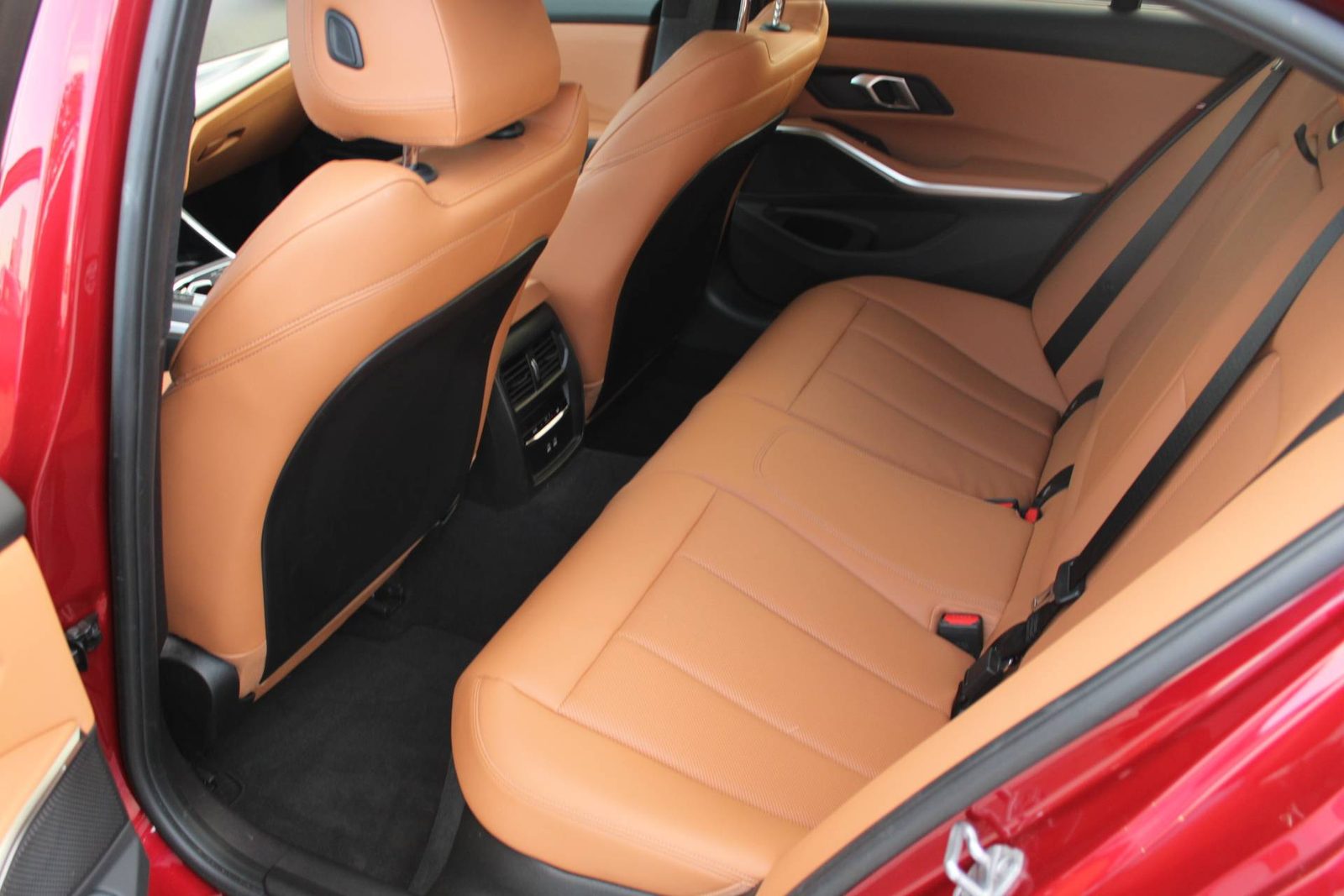 2025 BMW Serija 3 — fotografija 12
