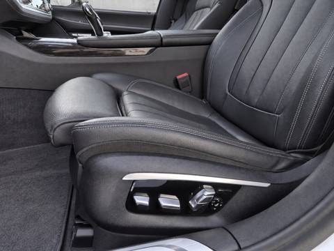 2017 BMW Serija 7 M Sport — sličica 22
