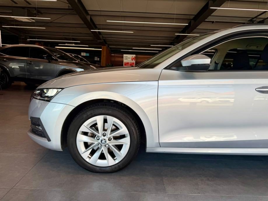 2022 Škoda Octavia Combi — fotografija 11