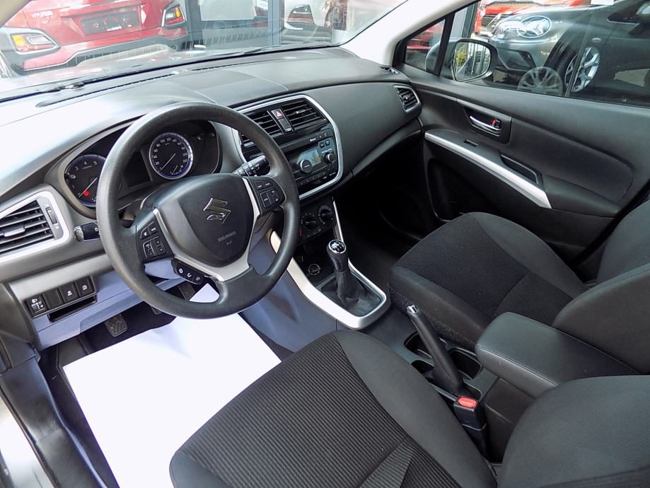 2017 Suzuki SX4 — fotografija 11