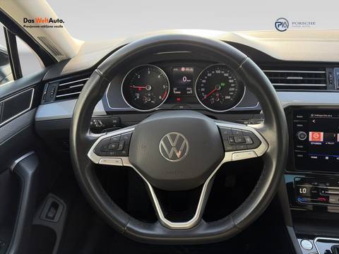 2021 Volkswagen Passat — sličica 13