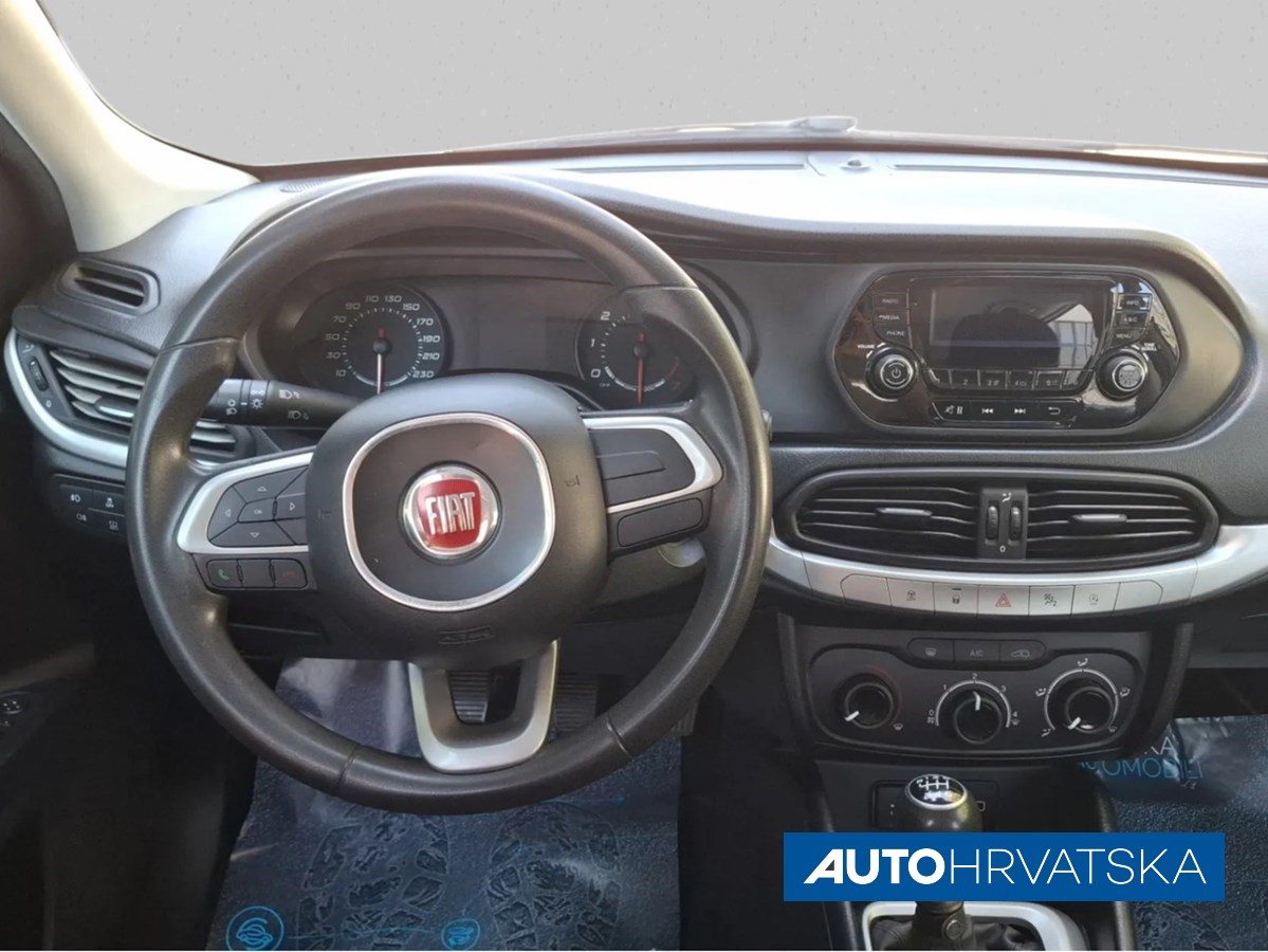 2017 Fiat Tipo — fotografija 10