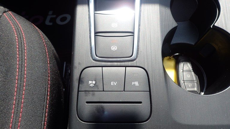 2025 Ford Kuga — fotografija 16