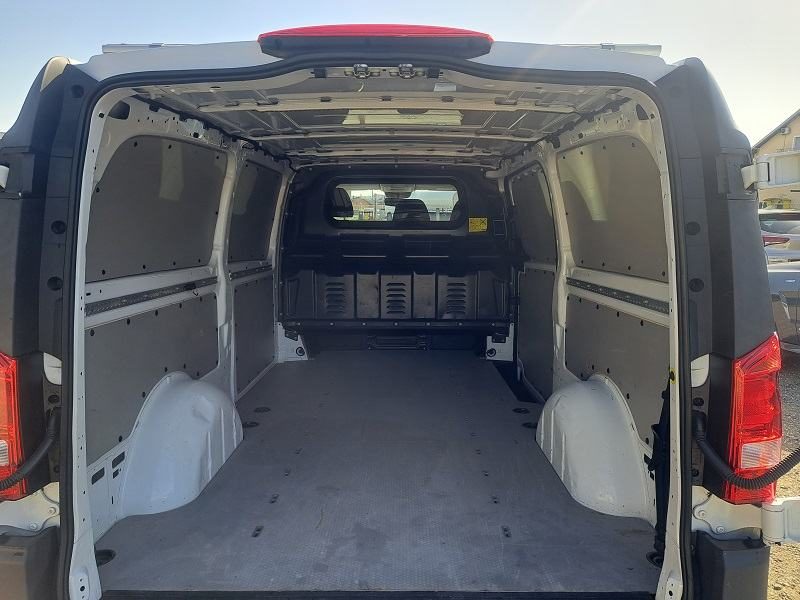 2017 Mercedes-Benz Vito — fotografija 9